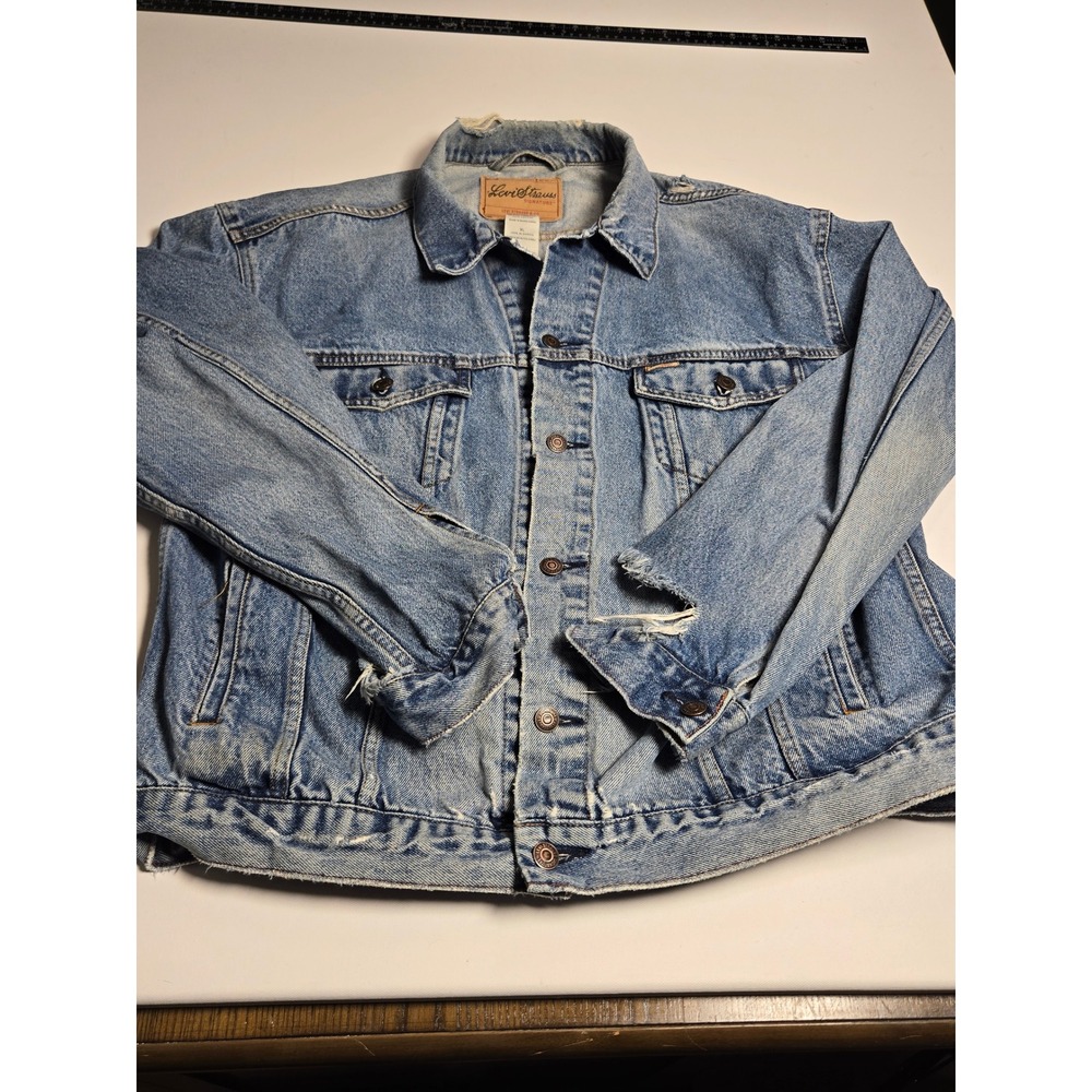 Levi Strauss Signature Denim Jacket Mens XL Blue Fair Distressed Trucker Cotton
